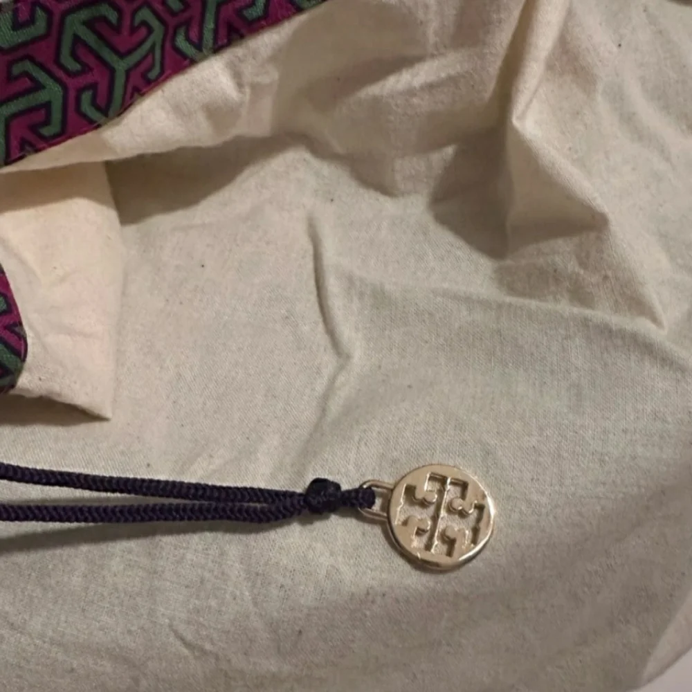 💫Tory Burch: McGraw Camera Bag - Picture 8 of 10